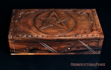 Holzkästchen mit Pentagramm